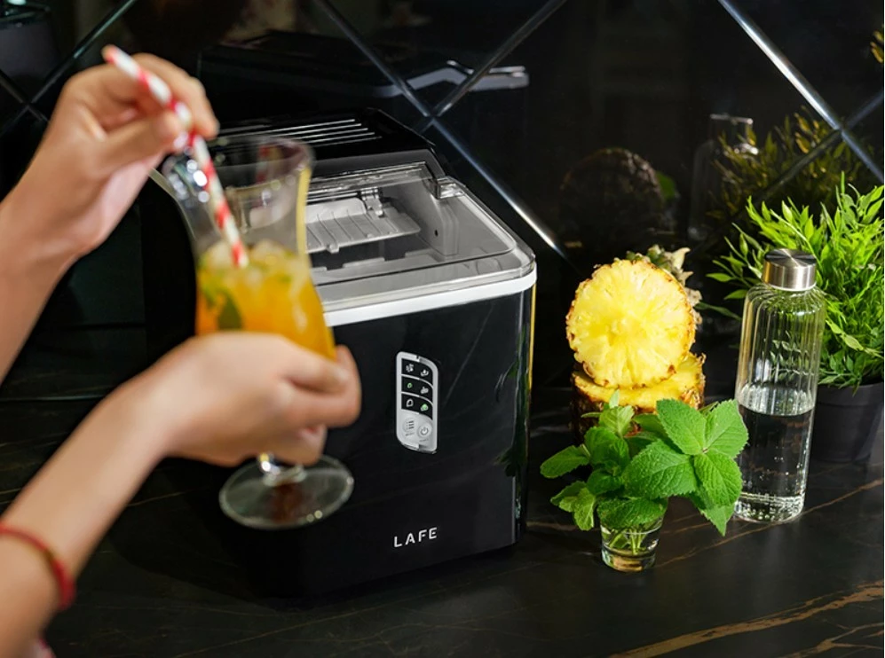 Stroj za led Lafe IceTwist PRO LAFLOD47684, 12 kg/dan, rezervoar 1,5 L, samodejno čiščenje, nastavljive kocke, črn