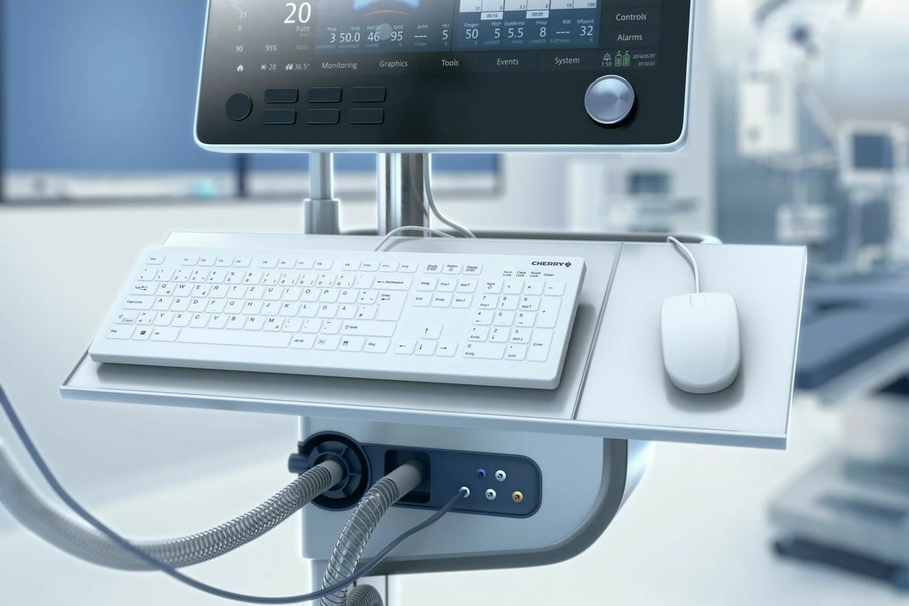 Ergonomska medicinska tipkovnica Cherry AK-C8112, polna velikost, žična, USB, škarjaste tipke, QWERTZ, bela