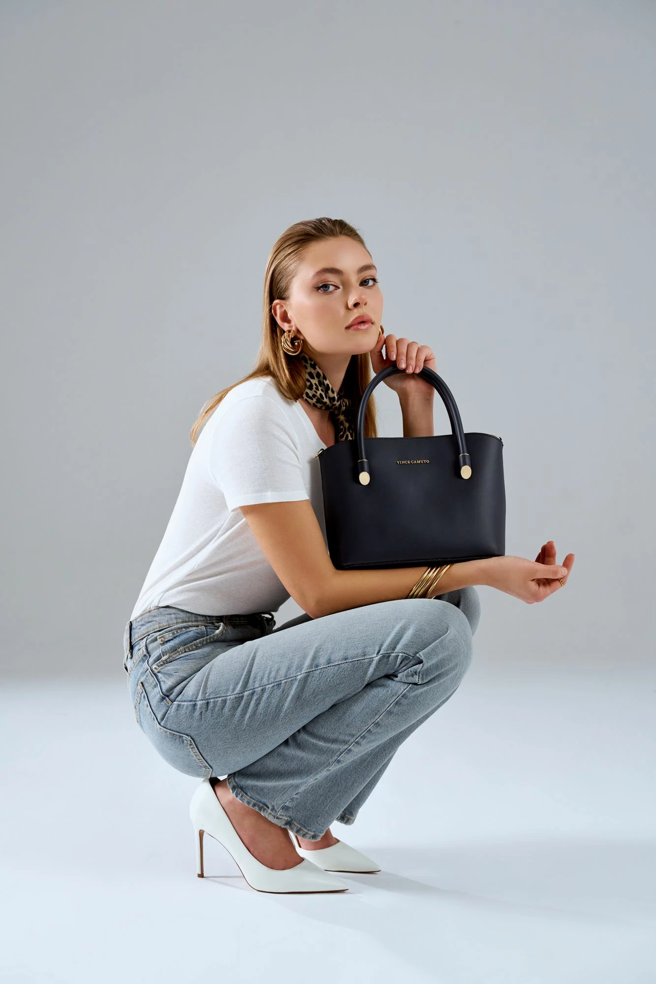 Ročna torbica Ravenna, temno modra, Vince Camuto