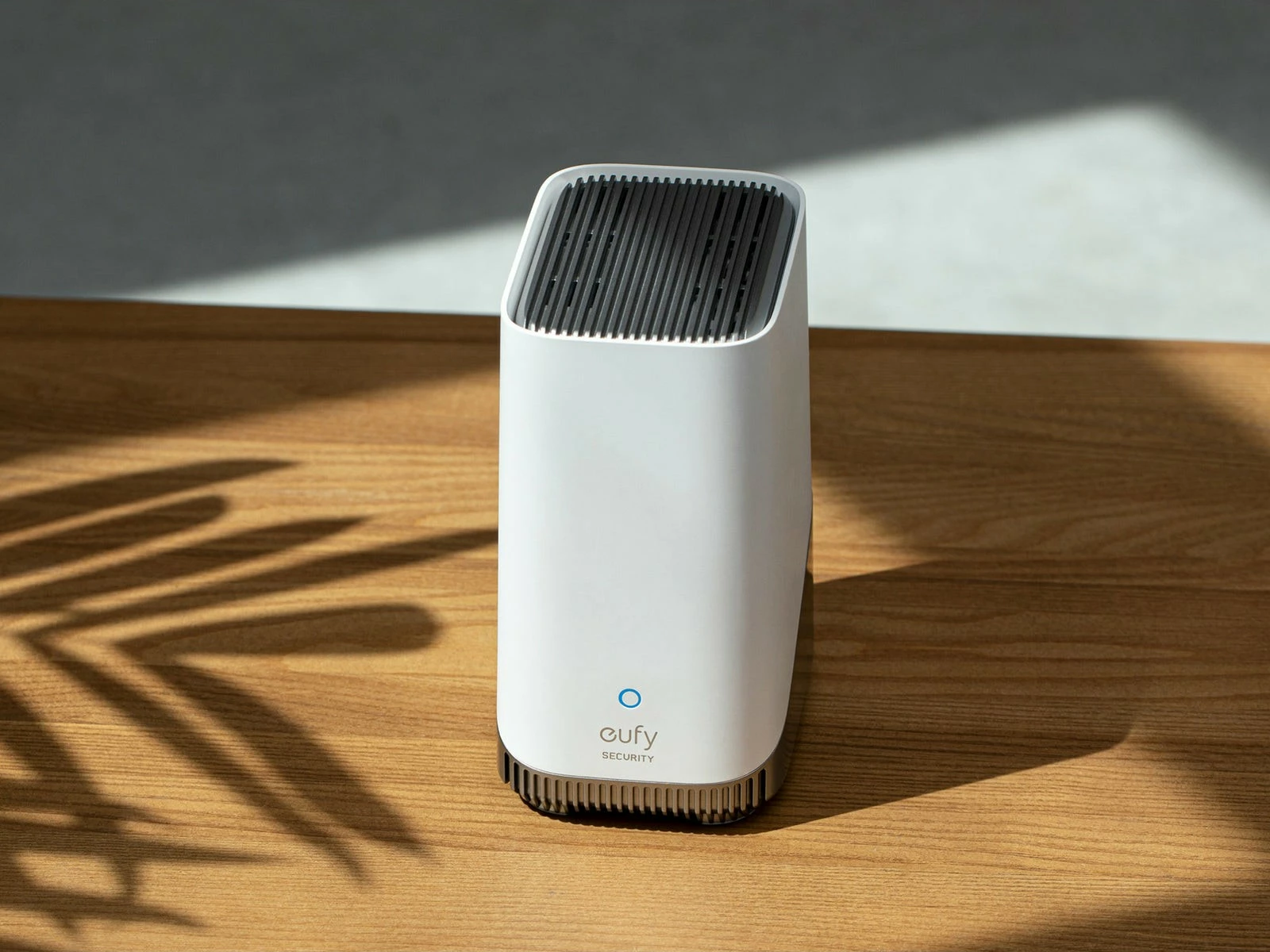 Komplet varnostnih kamer eufyCam S330 (eufyCam 3), 3 kamere, videoserver, Wi‑Fi, belo/črn