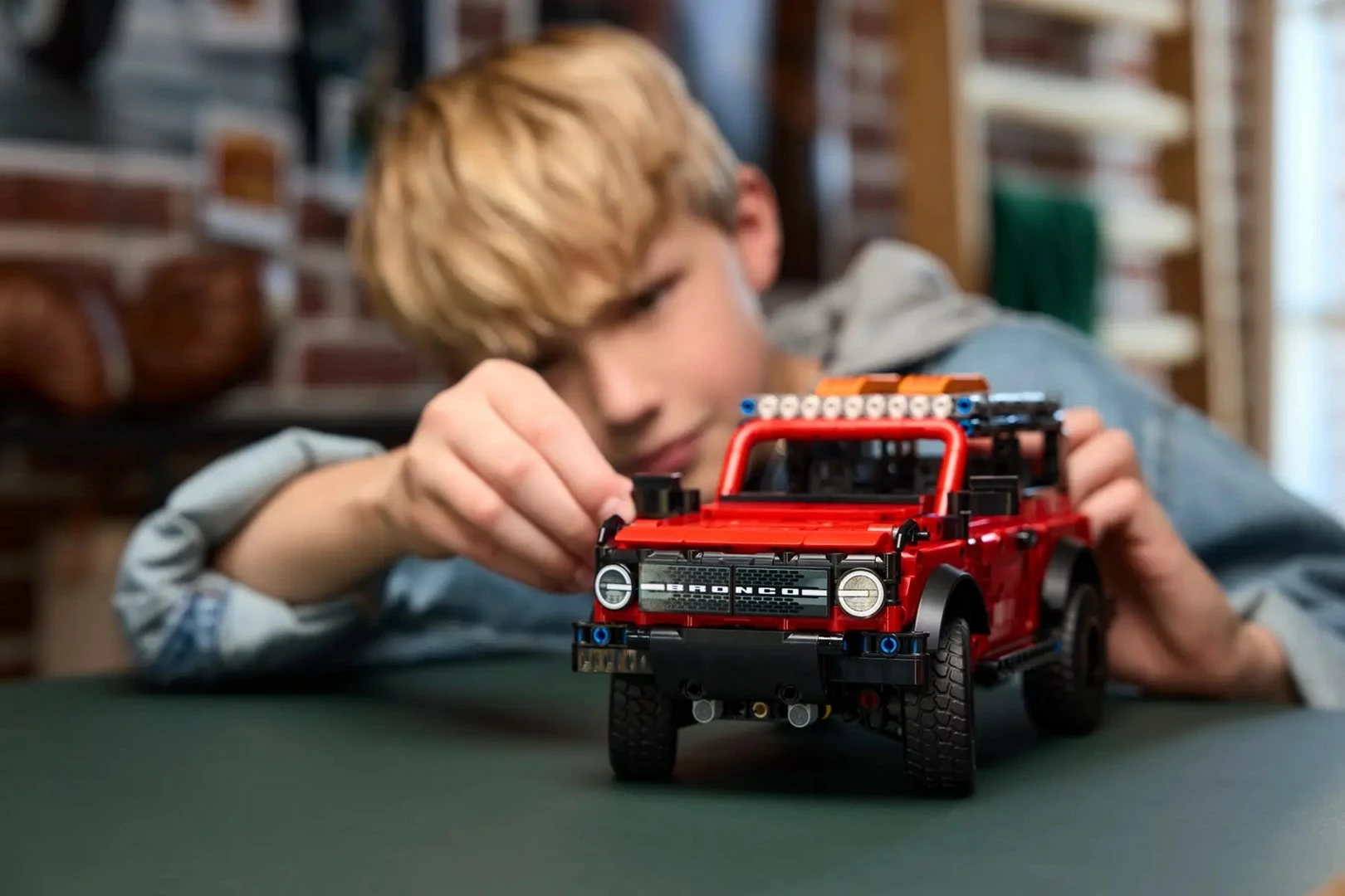 Model SUV Ford Bronco LEGO Technic 42213, rdeč, za otroke in odrasle