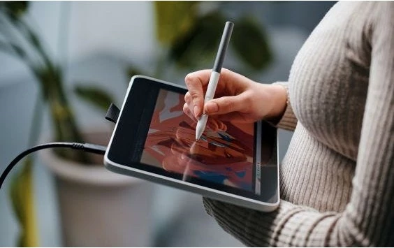 Grafična tablica Wacom One 12, žična in brezžična, 2540 lpi, 257 x 145 mm, USB, pero, 29,5 cm (11,6")