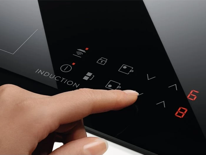 Indukcijska plošča Electrolux LIL61434C, 59 cm, 4 kuhališča, črna, za vgradnjo