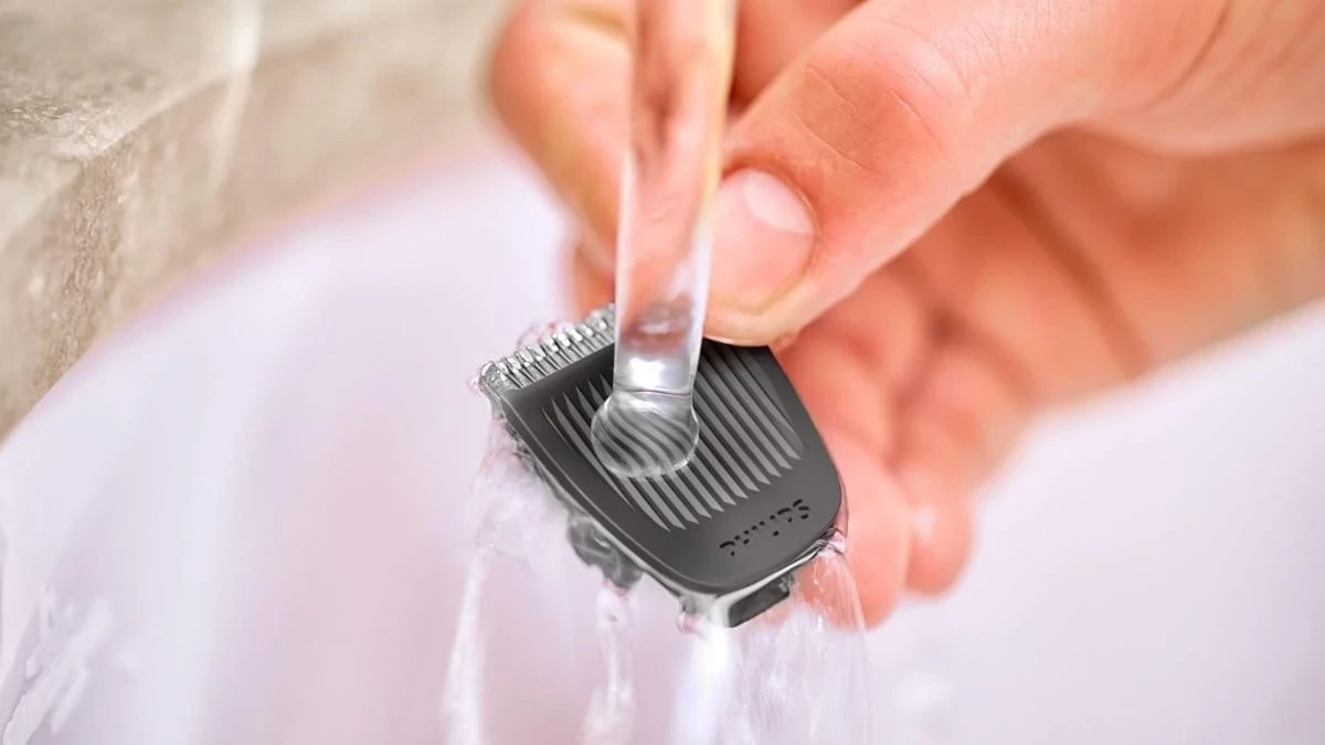 Večfunkcijski trimer Philips Multigroom MG3720/15, črn