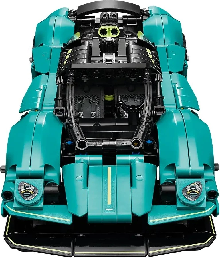 Model Aston Martin Valkyrie LEGO Technic 42208, 707 delov, za starost 9+