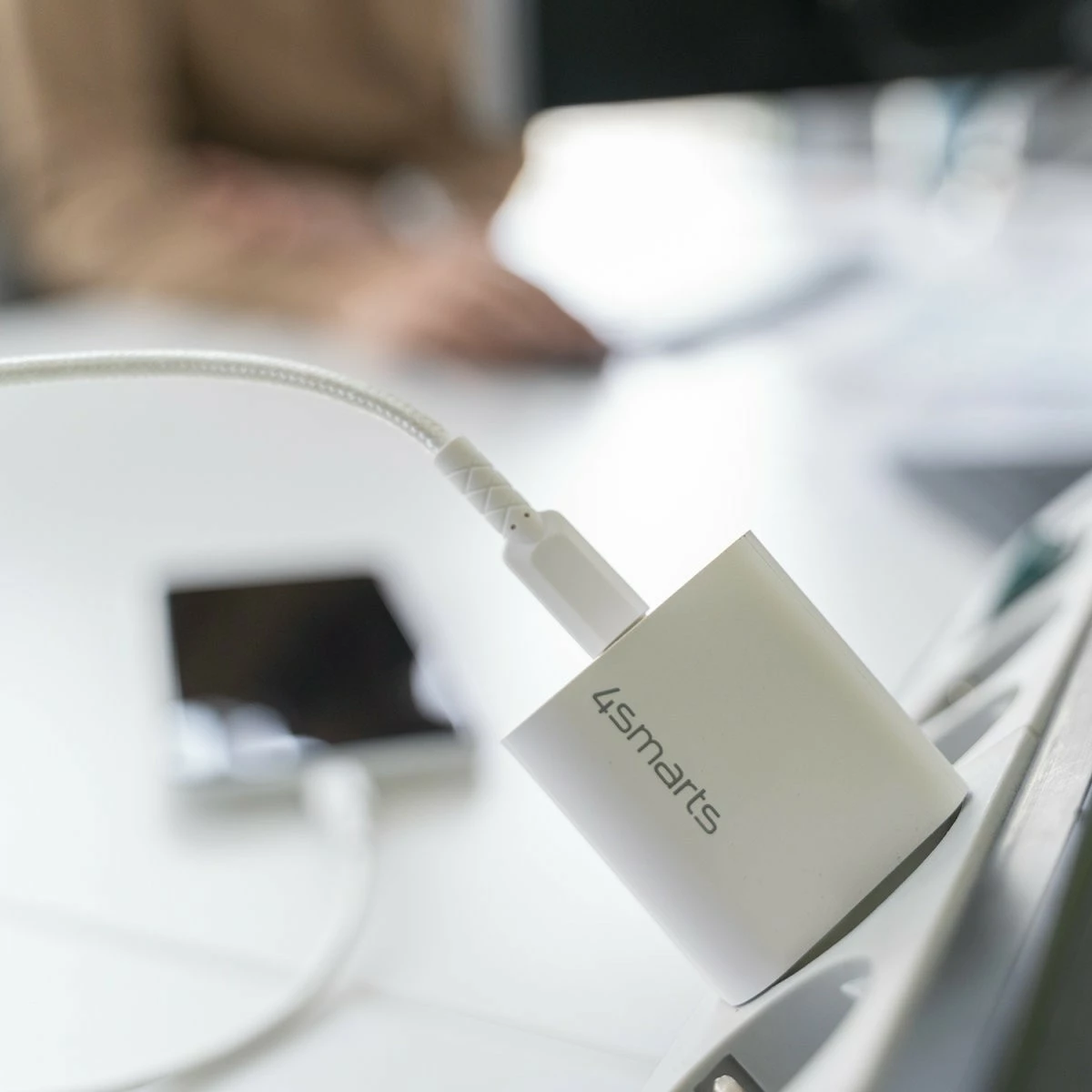 USB polnilec 4smarts 465575, 20W, bel