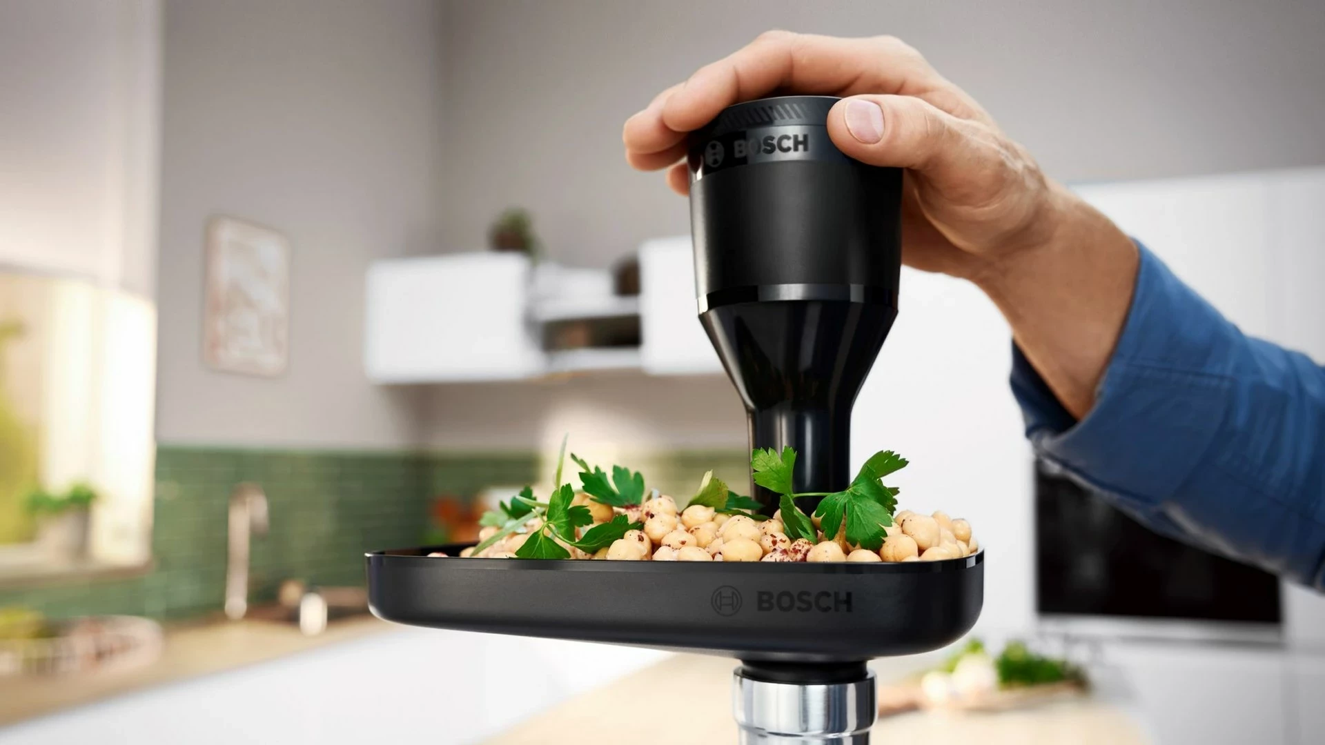 Mlinček za meso Bosch Serie 4 MFWS420W, 1900 W, bel, črn