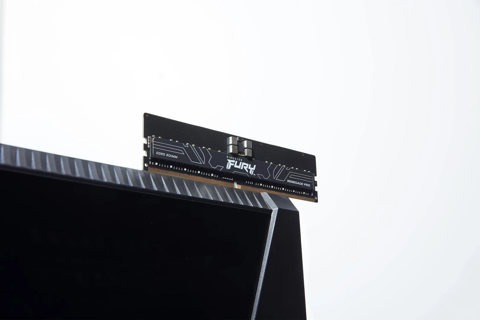 RAM pomnilnik Kingston FURY Renegade Pro, 128 GB (komplet 4x32 GB), DDR5, 6400 MT/s, ECC Reg, CL32, črn