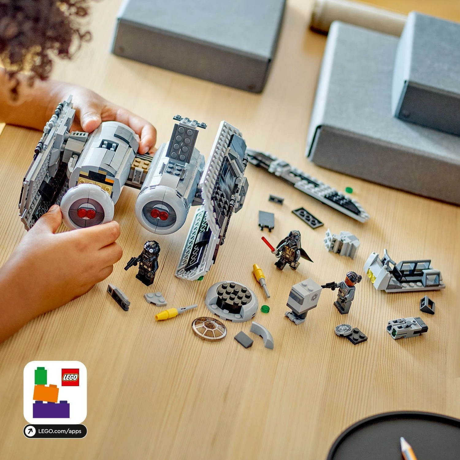 Gradbeni set LEGO Star Wars TIE Bomber, 625 kosov, plastika, večbarven
