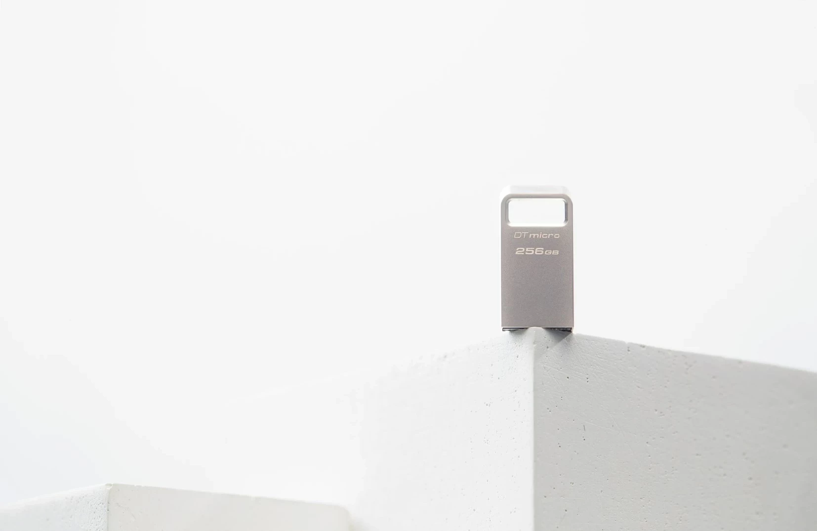 USB ključek Kingston DataTraveler 256 GB, kovinski, srebrne barve