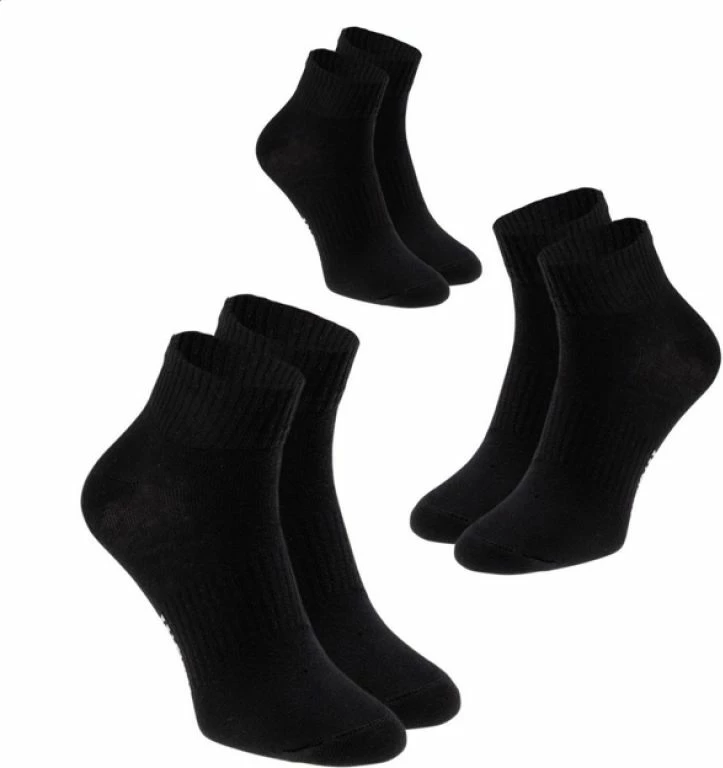 Čevlji/Modne črne nogavice Magnum za moške