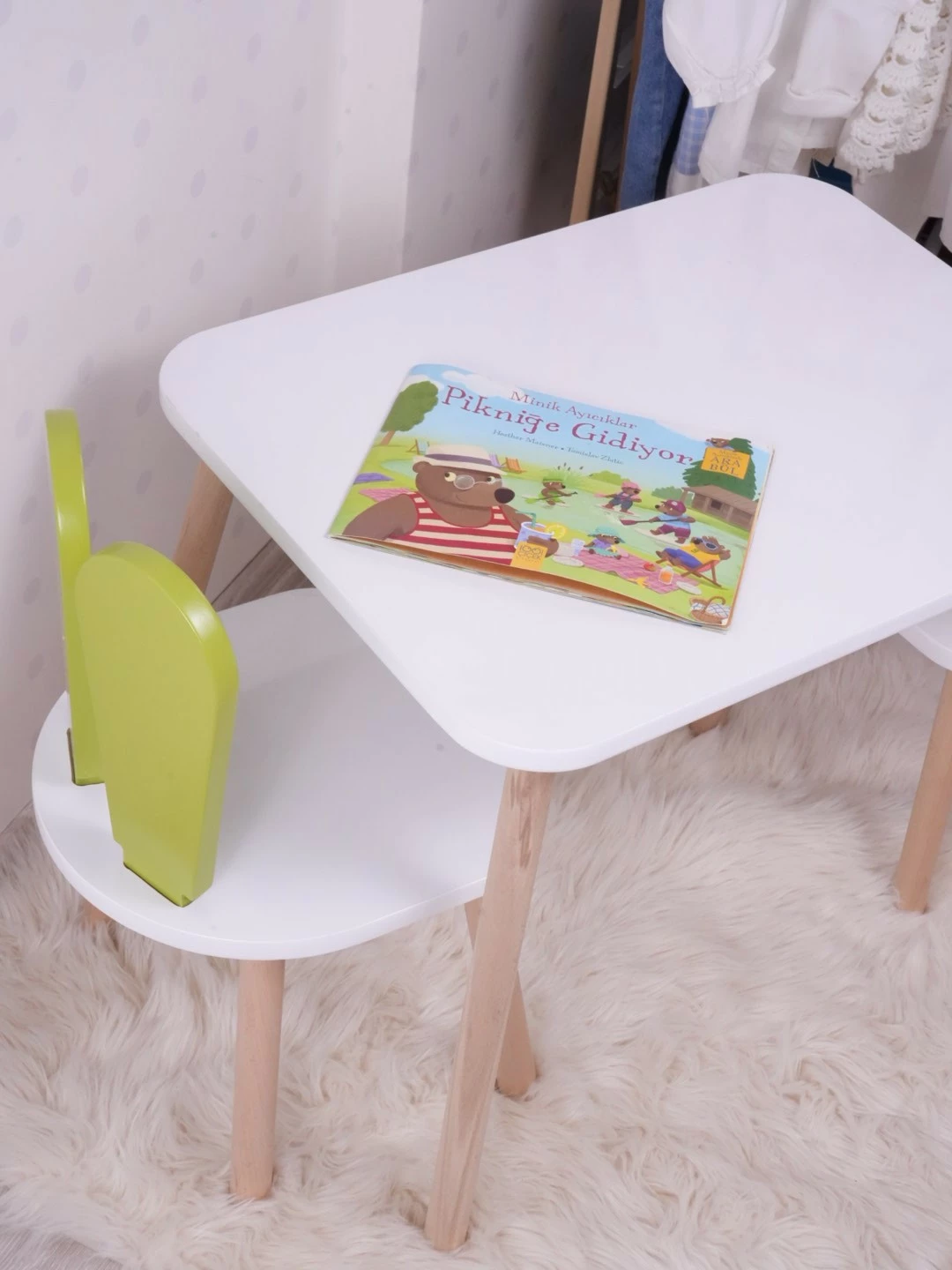 Otroški komplet mize in stol Bunny, pistačno zelena in bela, Hanah Home