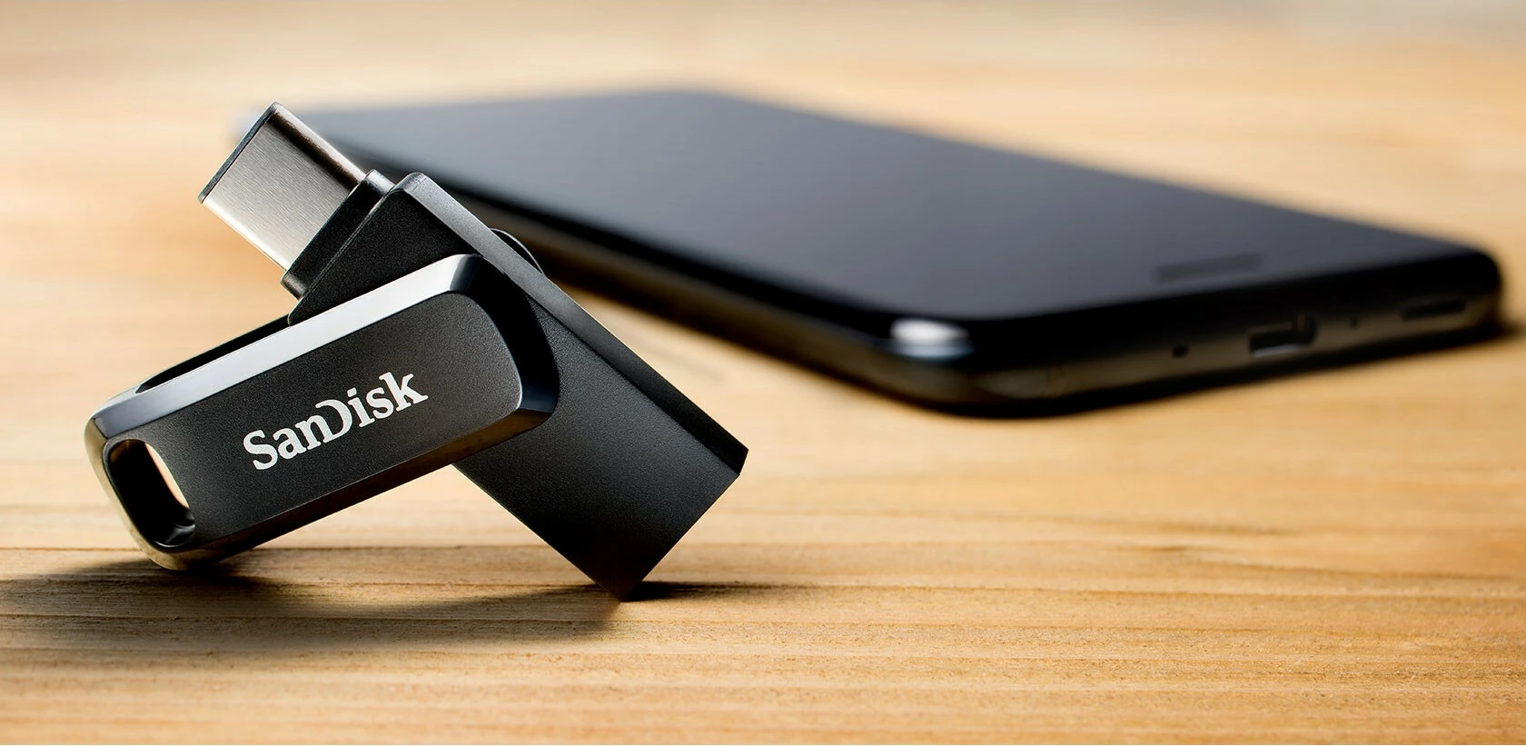 USB-pomnilnik SanDisk Ultra Dual Drive Go, 512 GB, USB Type-A/USB Type-C, 3.2 Gen 1, 150 MB/s, vrtljiv, črn