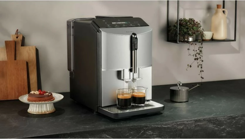 Avtomatski aparat za espresso Siemens TF303E01 EQ300, 1,4 L, z mlinčkom, črno/srebrn