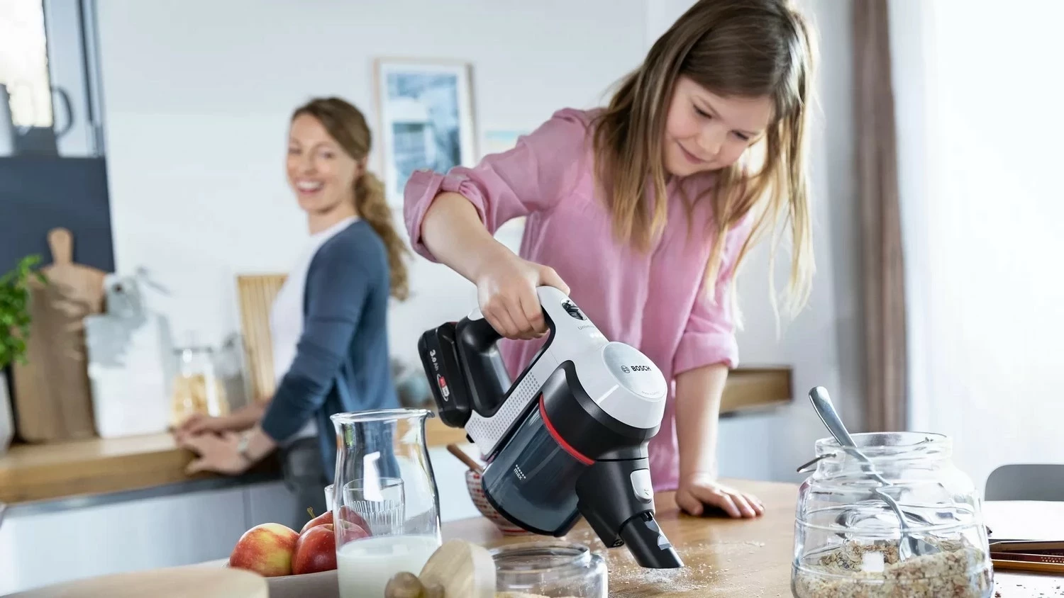 Vertikalni sesalnik Unlimited 7 BBS711W, 18 V, 40 min, bel-črn, Bosch