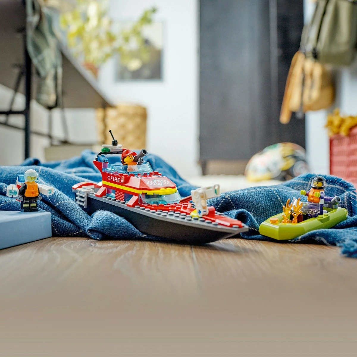 Gradbeni set gasilska ladja, 144 kocke, za otroke — LEGO City Fire Boat 60373