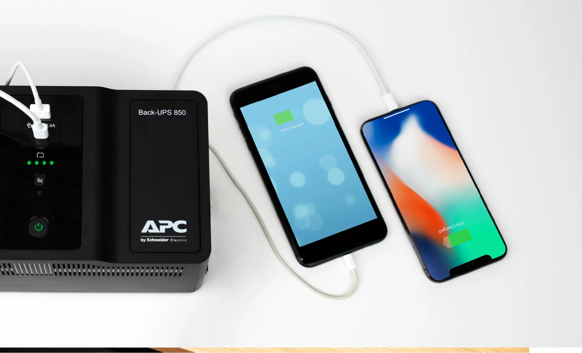 UPS za nujno napajanje APC Back-UPS BE850G2-GR, 850 VA, 2 USB, 8 vtičnic, črn