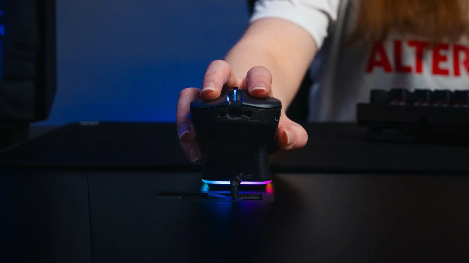 Brezžični miš Endorfy LIV Plus, RGB, 26000 DPI, črn