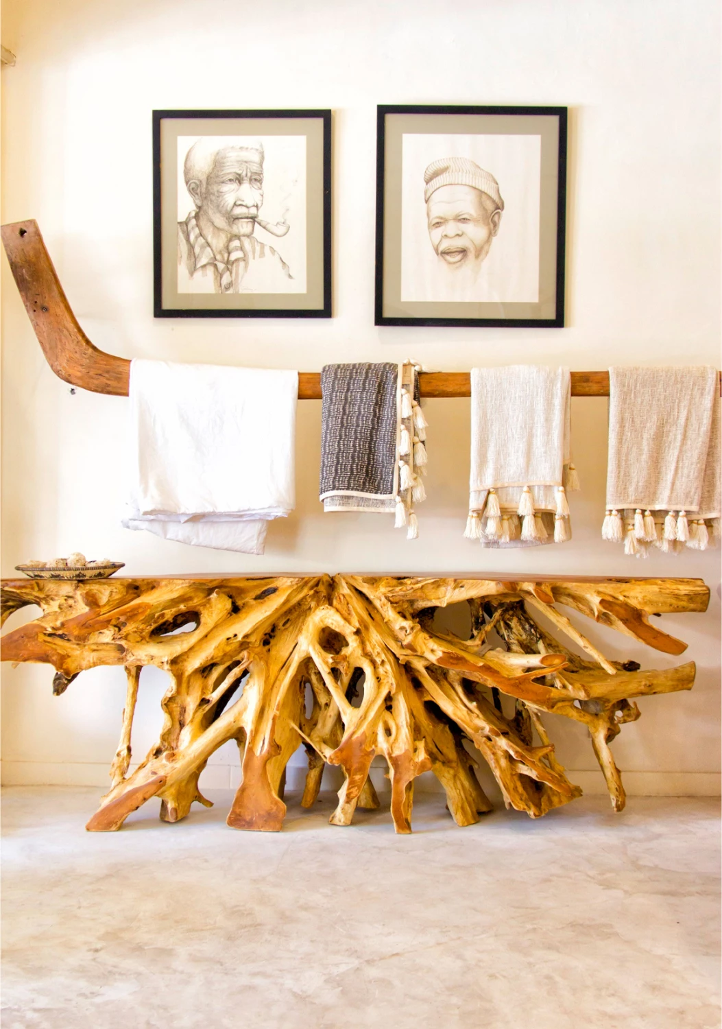 Konzola iz masivnega tikovega lesa naravna 150Χ40Χ70H