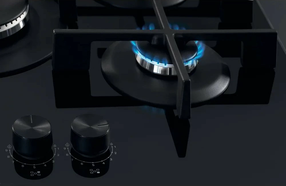 Plinski kuhalnik s steklom, Whirlpool AKWL728NB, 5 kuhališč, črn