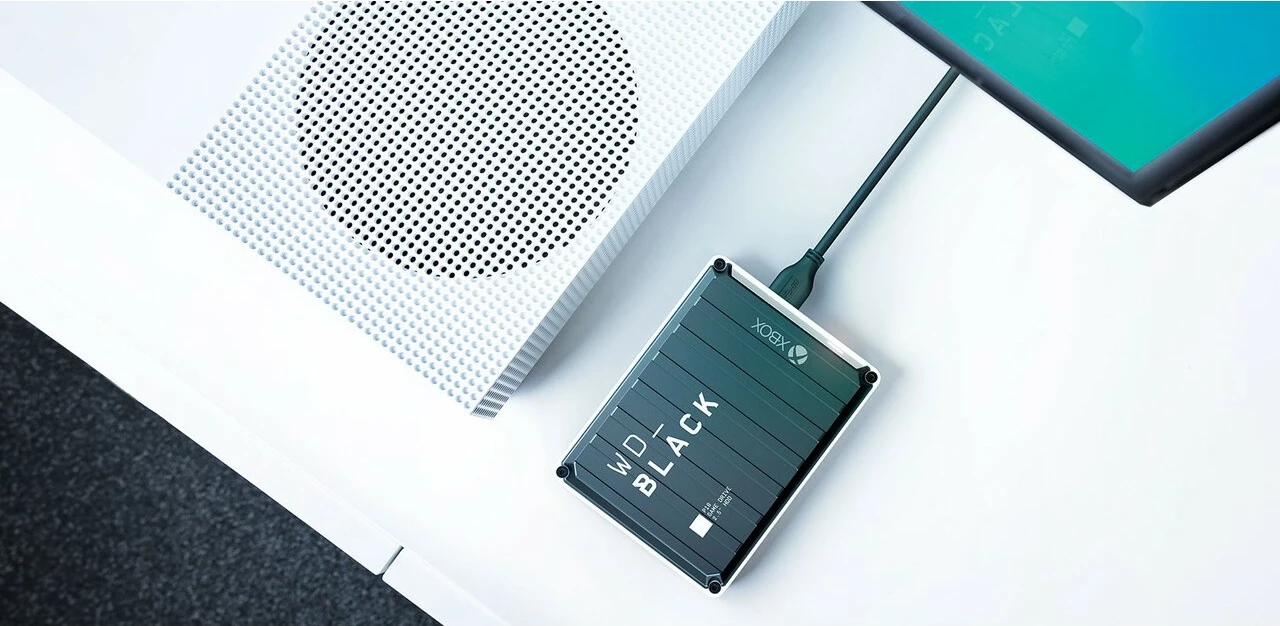 Zunanji trdi disk 2TB Western Digital WD BLACK P10 Game Drive, USB 3.2, za Xbox, črno/bele