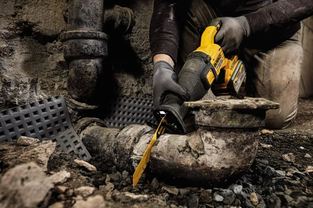 Recipročna žaga FlexVolt 54V DeWalt DCS389NT, črna, rumena