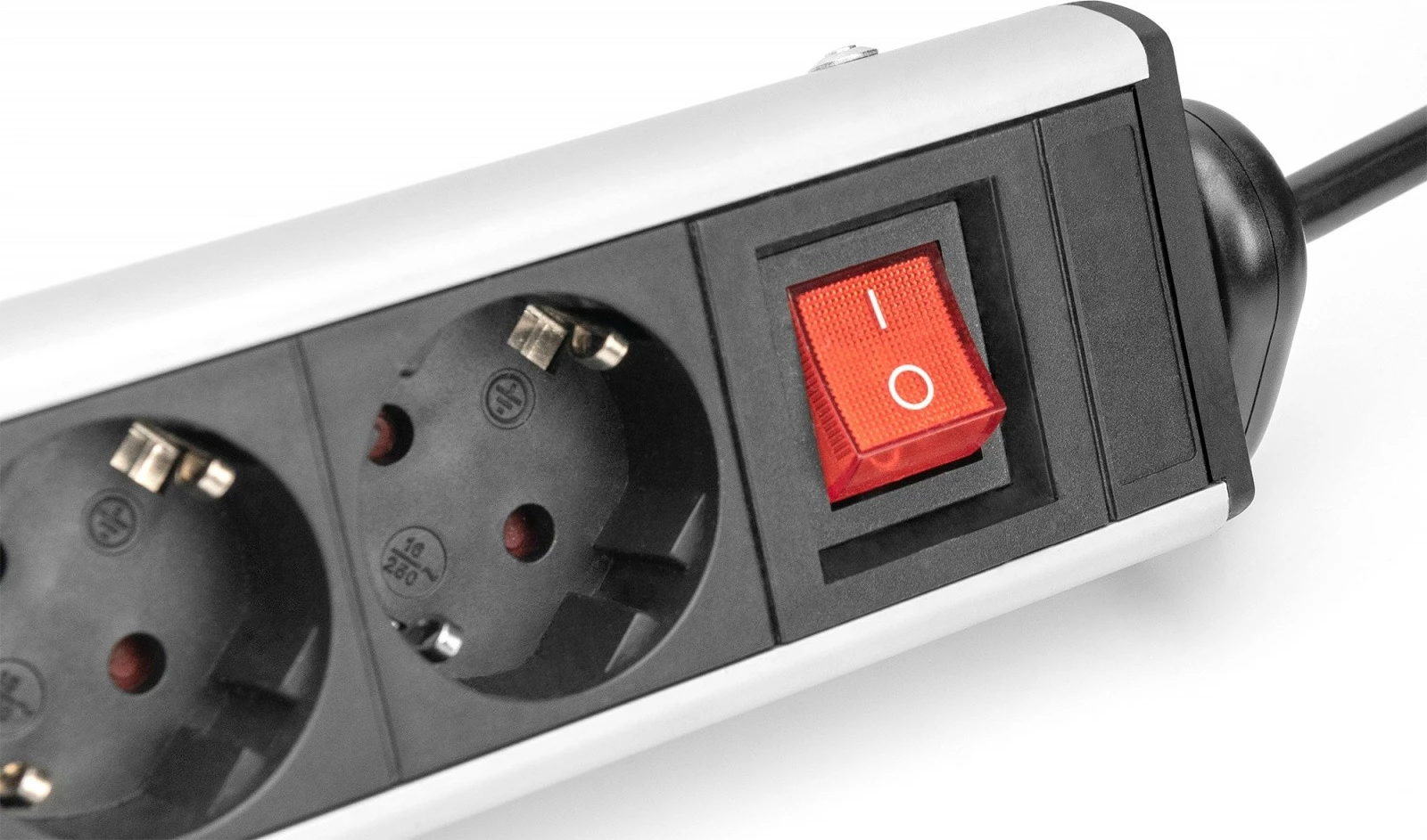 Večvtična vtičnica z aluminijastim ohišjem, 6 Schuko izhodov, 2x USB-A, 1x USB-C, s sponko, črno/srebrna — Digitus DA-70624