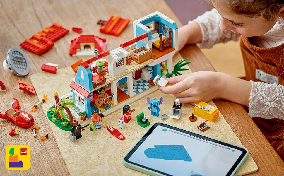 Plažna hiša Lilo in Stitch, komplet gradnje LEGO, 834 kosov, plastika, večbarvno