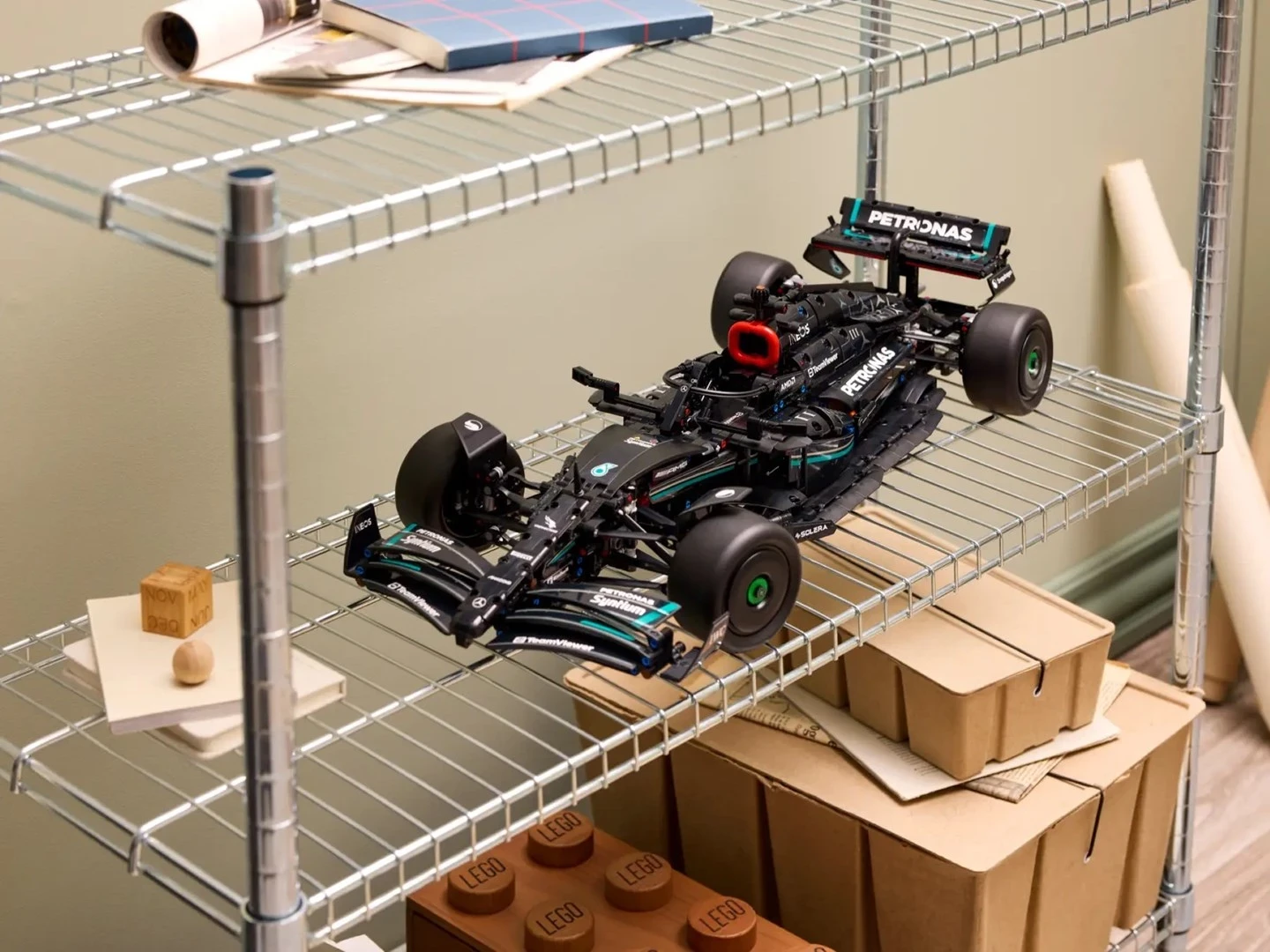 Model z visokimi podrobnostmi Mercedes-AMG F1 W14 E Performance, LEGO TECHNIC