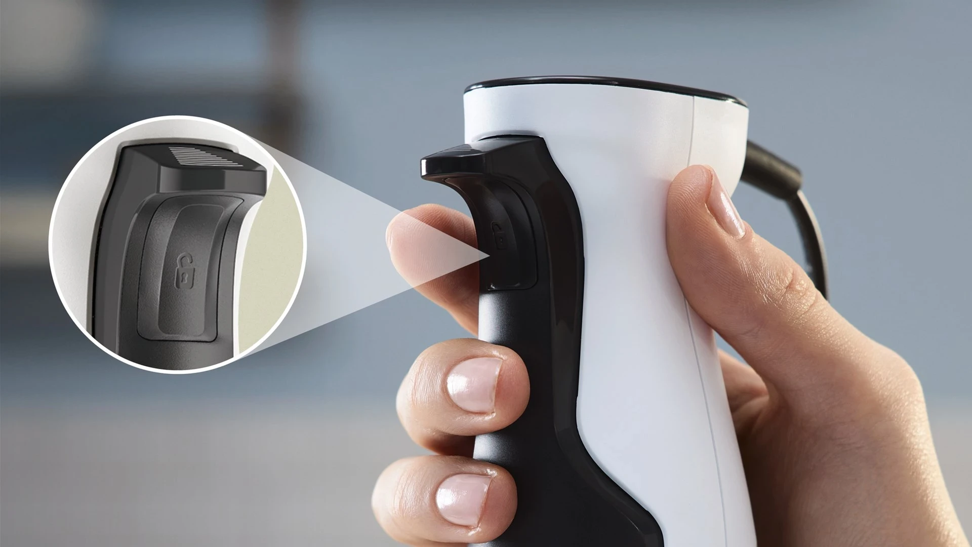 Ročni mešalnik 0,6 L, 600 W, črno-beli Bosch Serie 4 MSM4W210