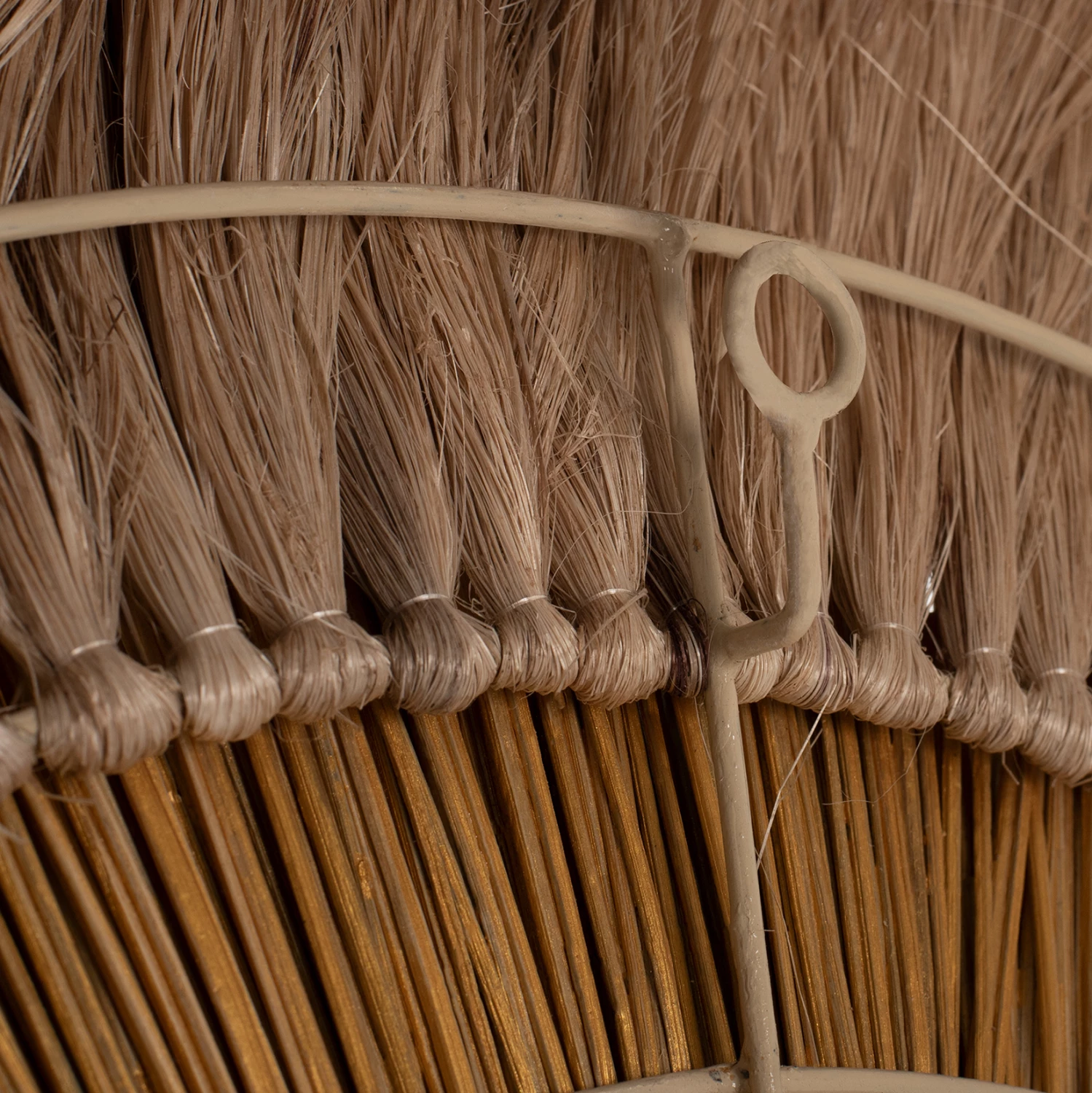 Okroglo stensko ogledalo iz Mendong trave in abaka vlaken v naravni in zlati barvi 80x4x80Hcm