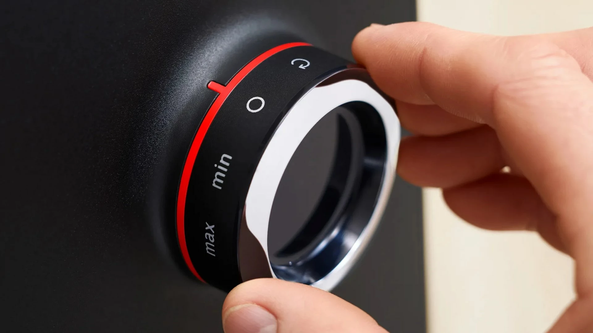 Mlin za meso, električni Bosch Serie 4 MFWS450B, 500 W, črn, z dodatki