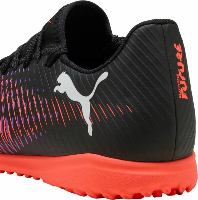 Nogometni čevlji Puma Future 8 Play TT M 108378 01, moški, črni