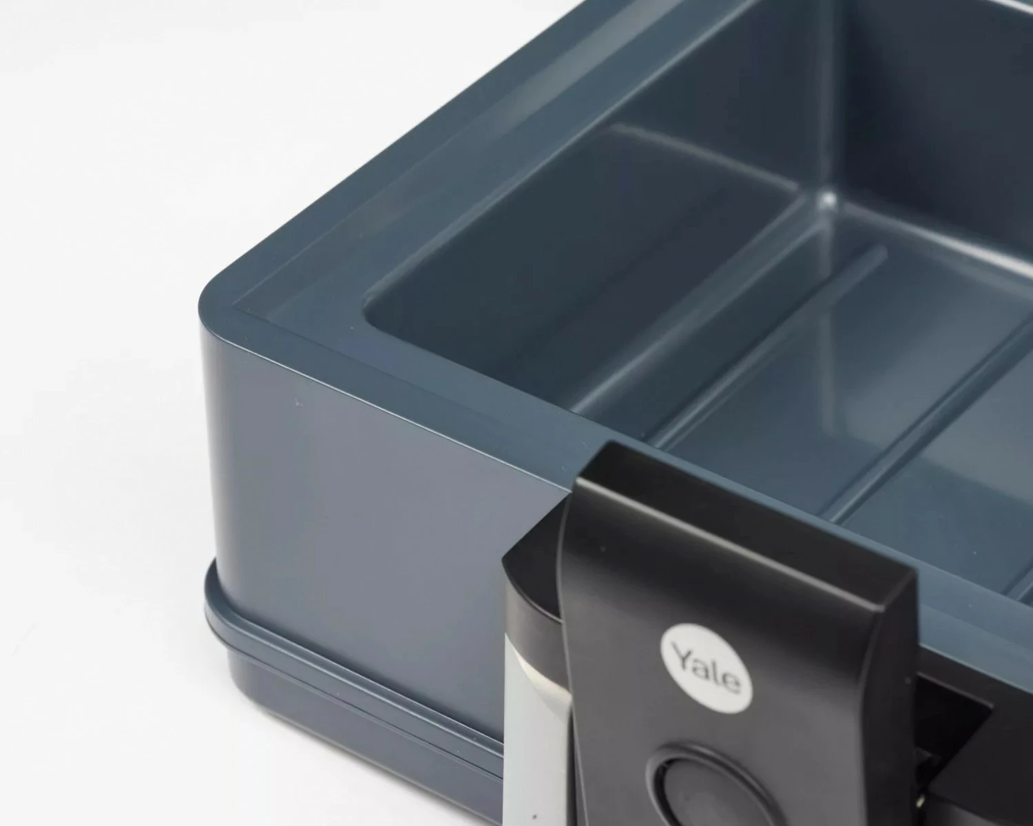 Ognjevarna mala kaseta YALE HOME YFC/154/KB1, 5 L, siva