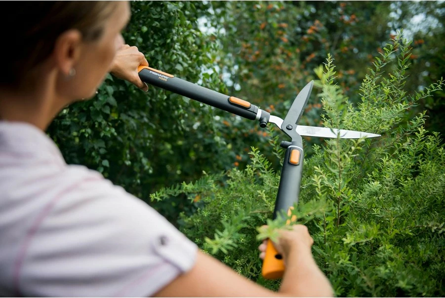 Krasilne škarje za živo mejo SmartFit HS86, teleskopski ročaji, 1,19 kg Fiskars