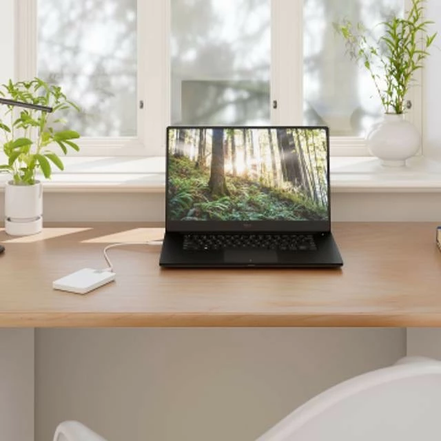 Zunanji trdi disk Seagate Ultra Touch, 2 TB, 3.2 Gen 1, bel