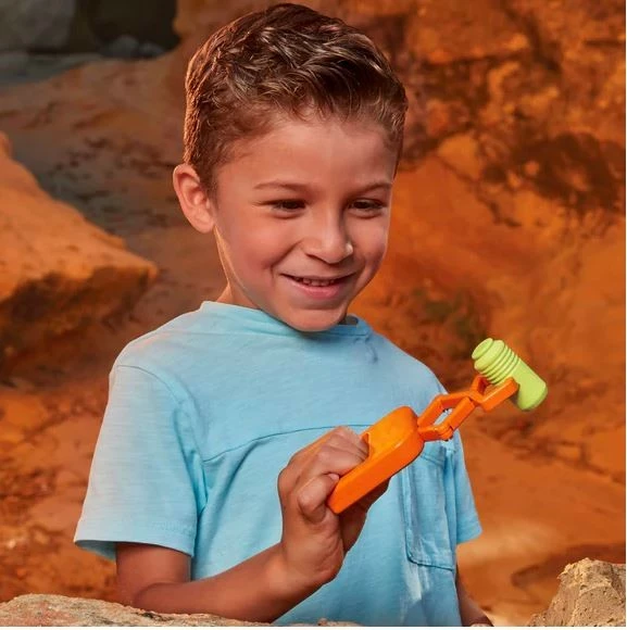 Igralni avtomobilček Big Adventures Space Rover, Little Tikes, plastika, mikroskop, magnetni dvigalo in prijemalka, črno/modro/sivo/oranžno