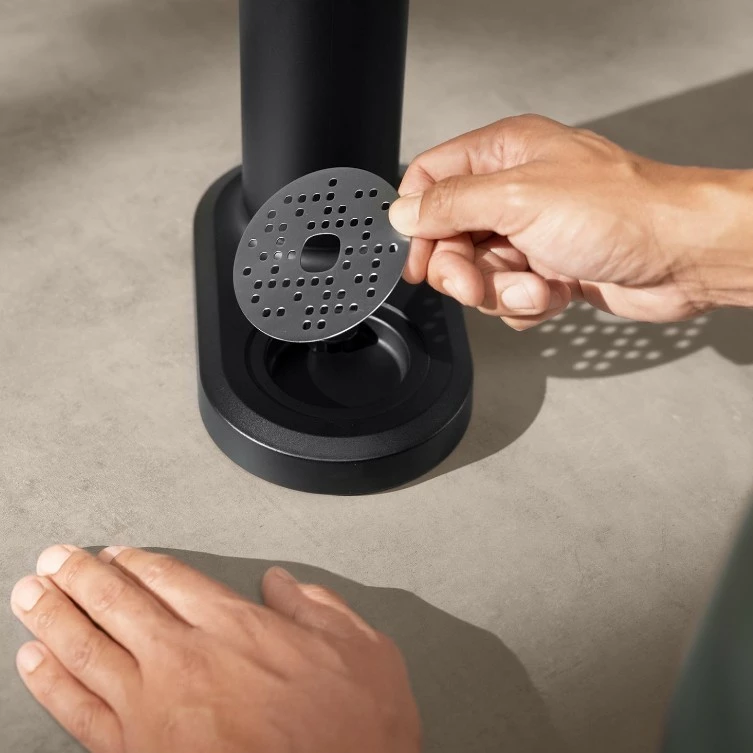 Saturator za vodo Brita sodaTRIO, z CO2 cilindrom, steklenico in jeklom, črn