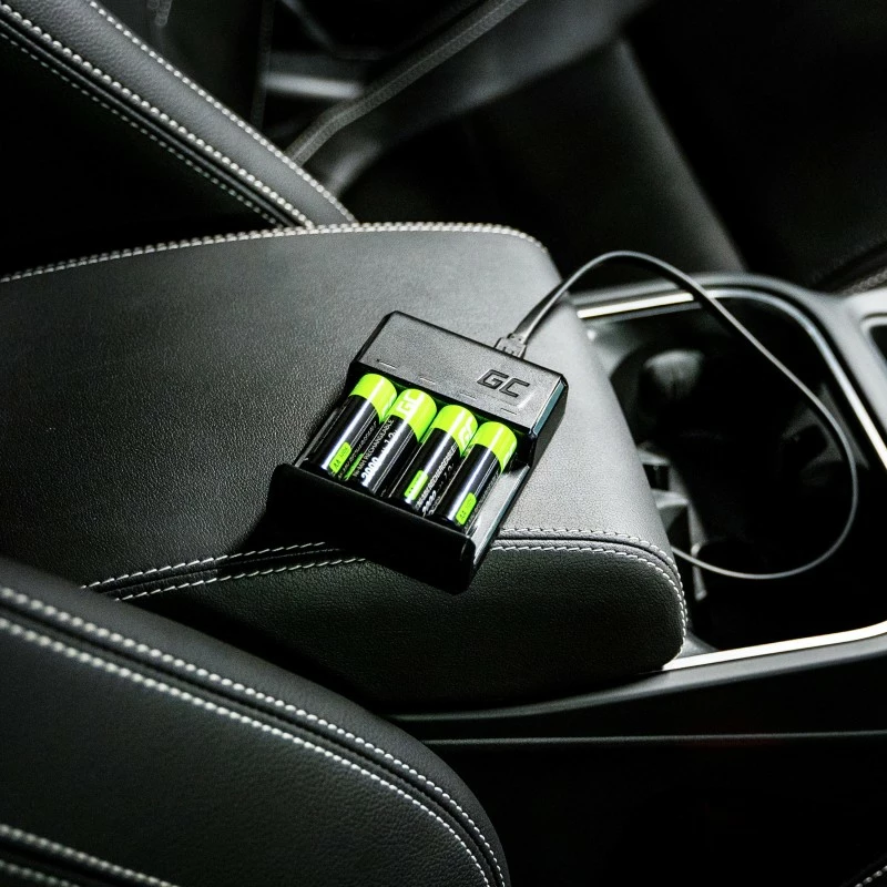 Polnilec baterij z 4x AA 2000 mAh, črn — Green Cell GC VitalCharger