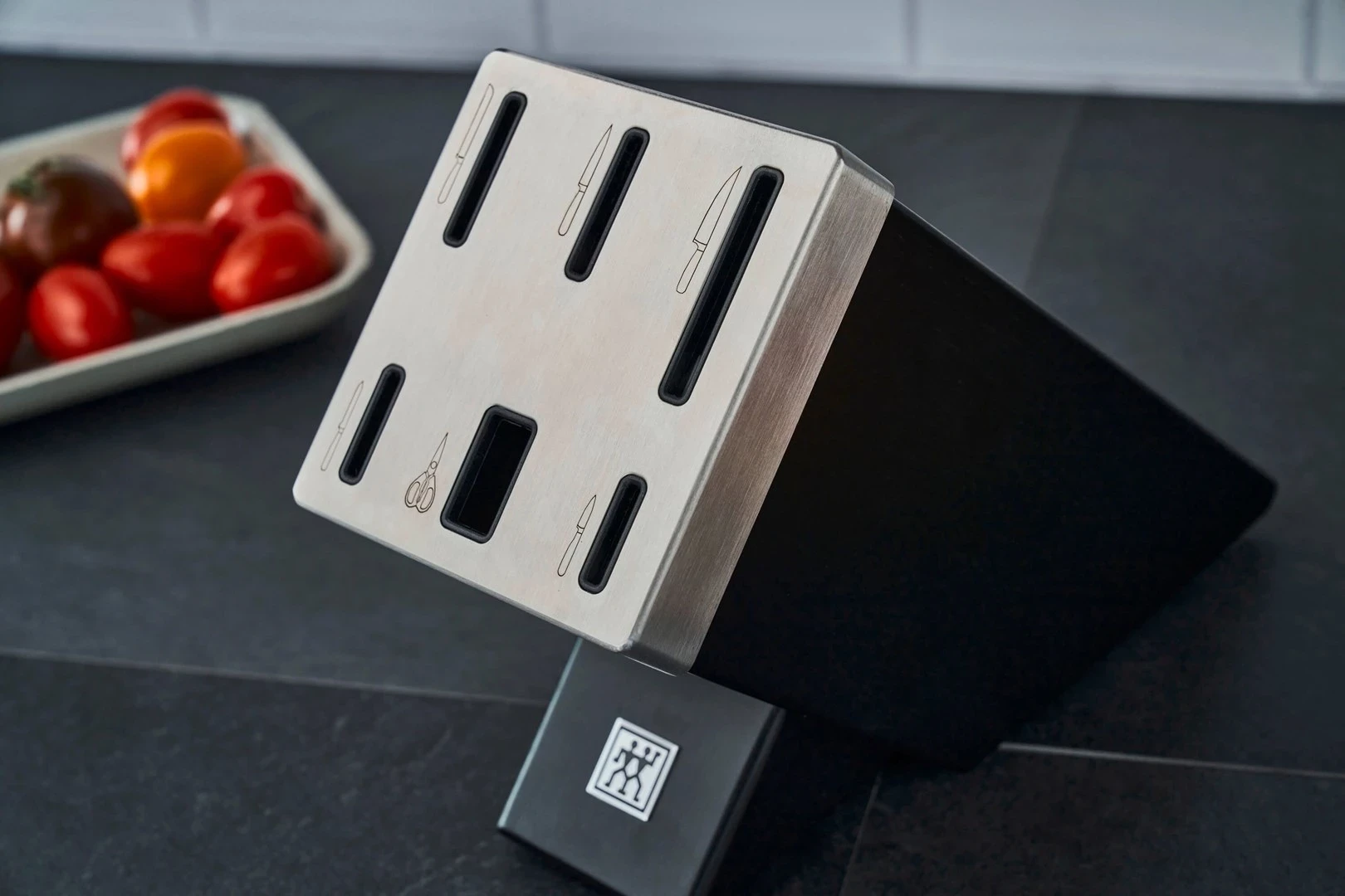 Komplet nožev za kuhinjo z vgrajenim brusilcem Zwilling Four Star 35145-007-0, 7-delni, črn