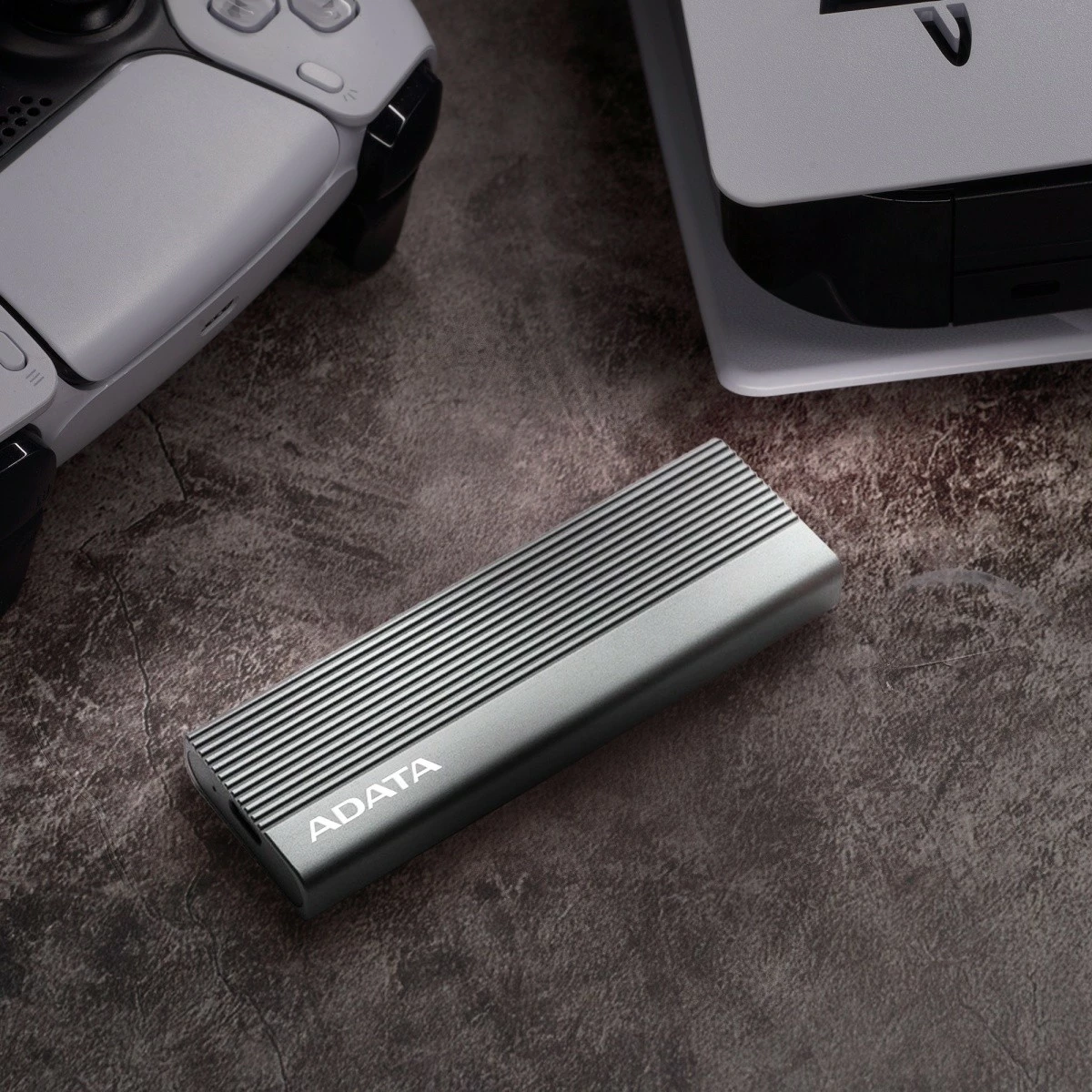 Zunanje računalniško ohišje za SSD Adata EC680, M.2, USB 3.2 Type-C, sivo