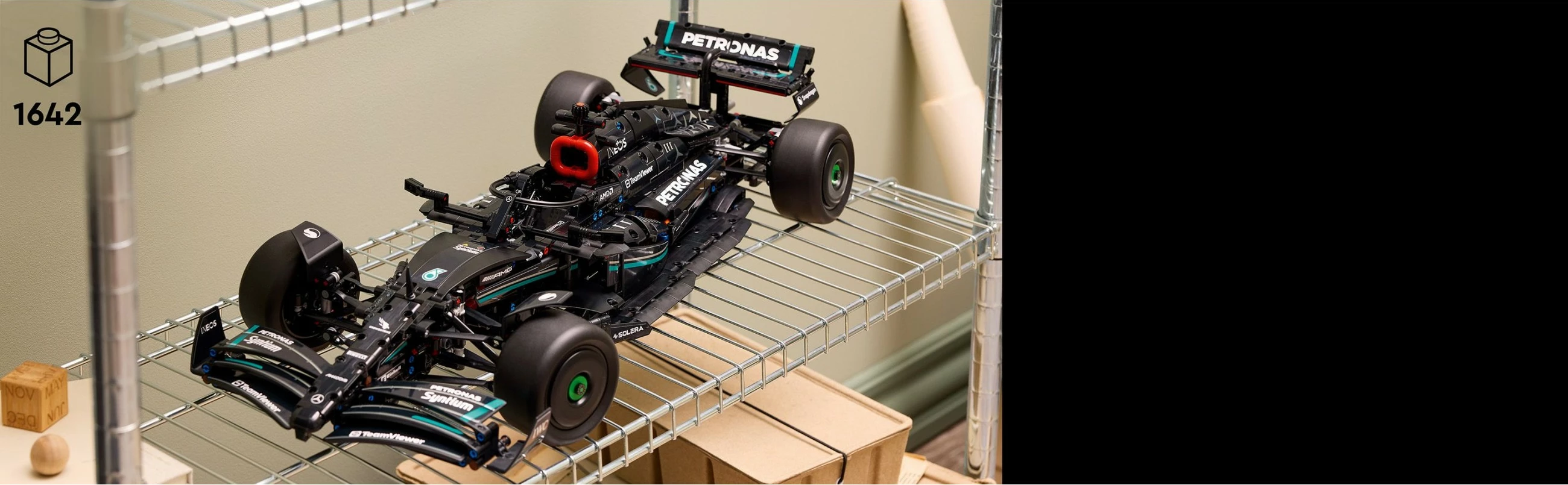 Set za sestavljanje Mercedes-AMG F1 W14 E Performance, 1.642 kosov