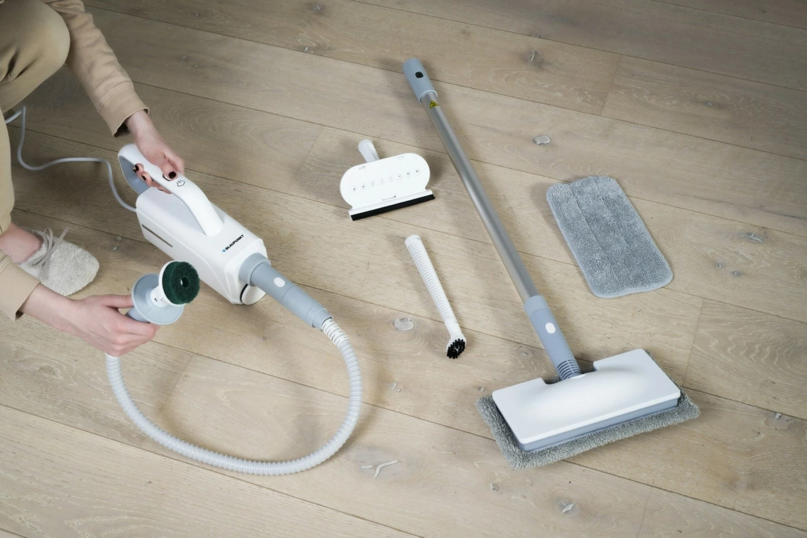 Parni mop, 1500 W, 360 ml, siva/bela, z dodatki Blaupunkt STM601