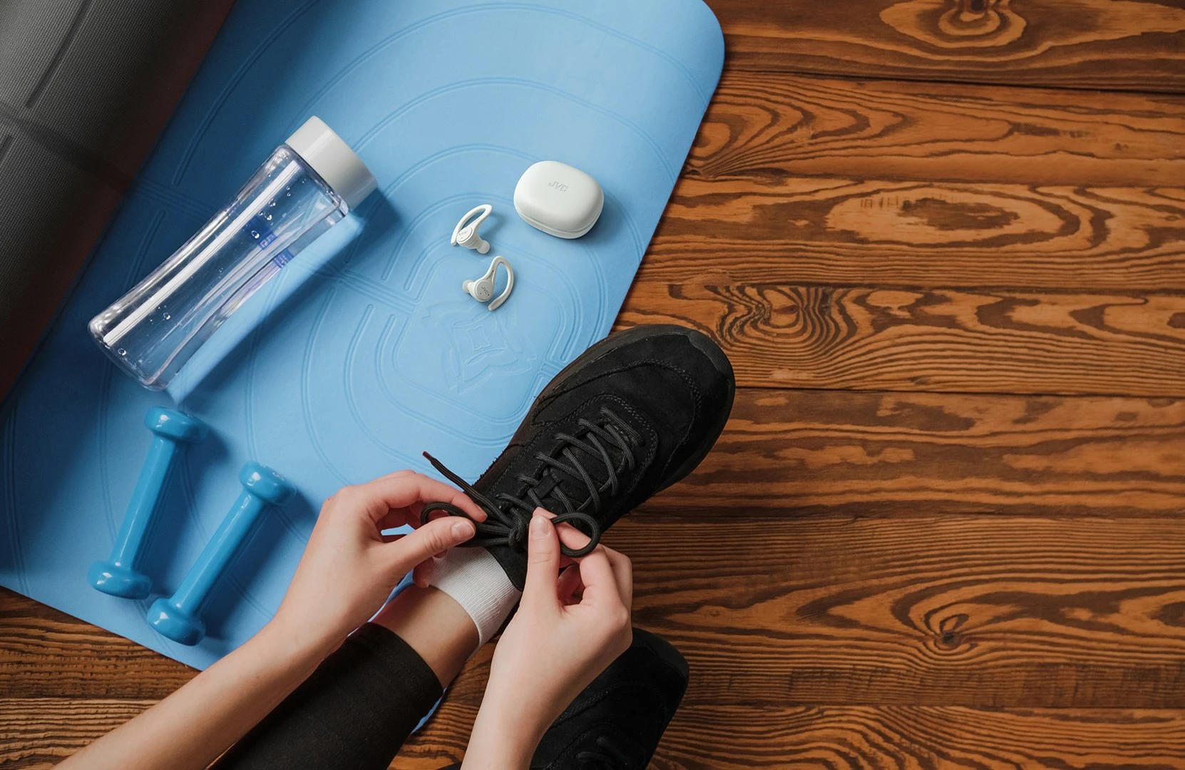 Slušalke True Wireless z ušesnim trakom JVC HA-EC25TWU, bele