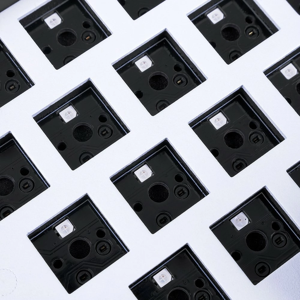 Mehanska tipkovnica 60% SHARKOON SKILLER SGK50 S4, Kailh Red, RGB, IT postavitev, bela