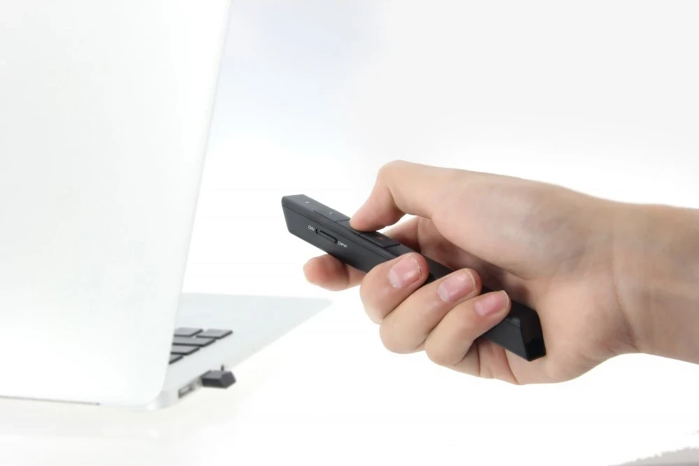 Brezžični prezenter Techly ITC-LASER26, črn