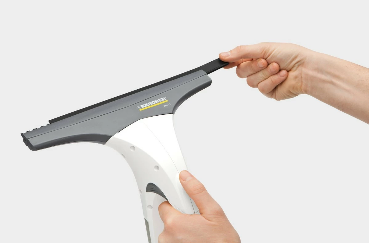 Čistilec oken z vakuumom Karcher WV 71 Plus Home Line (1.633-142.0), baterija 20 min, rezervoar 100 ml, čas polnjenja 120 min, siva/črna/bela, komplet s pršilcem + mikrovlakneno blazinico