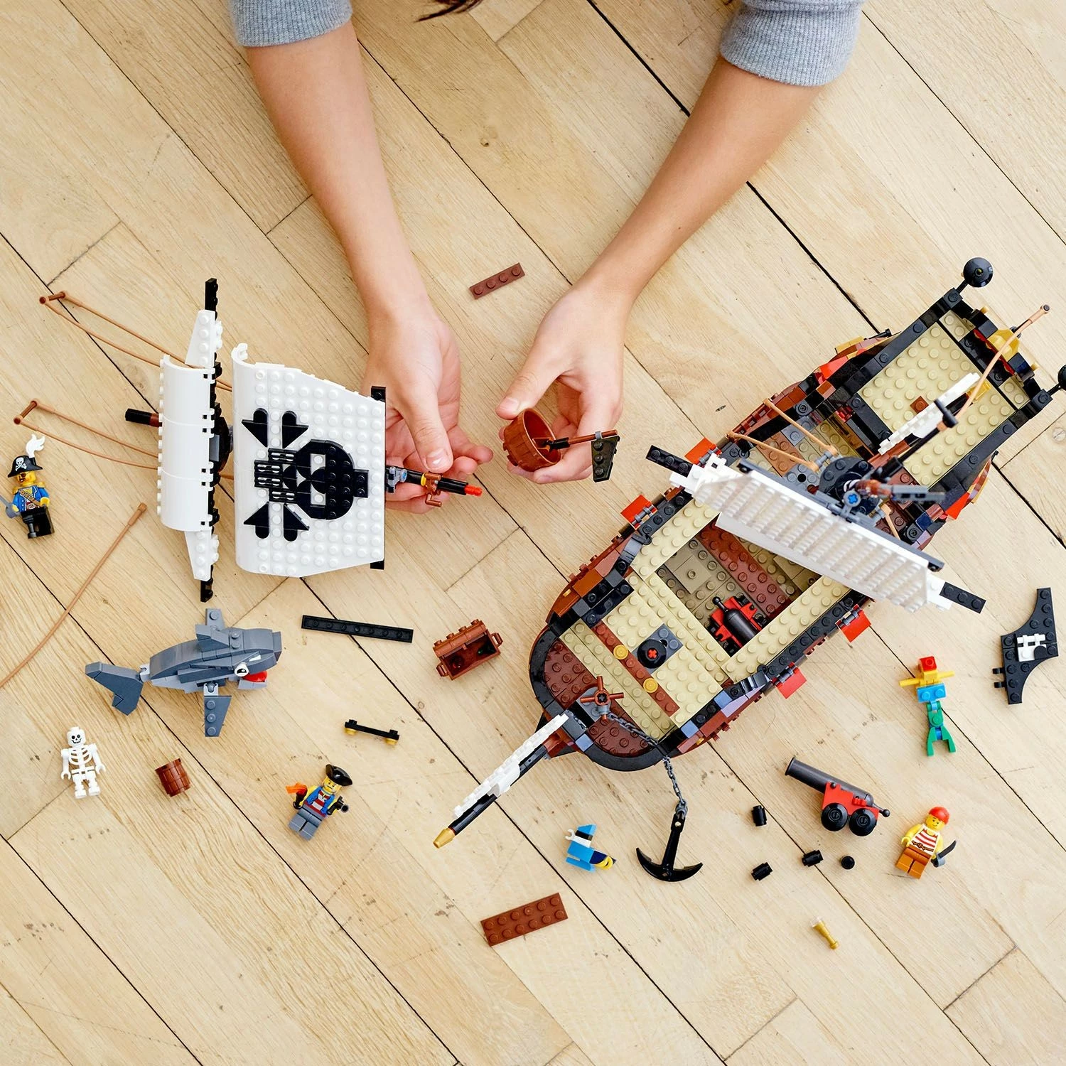 Set gradnje 3 v 1: Piratski čoln, LEGO Creator 31109, 1264 delov, večbarven