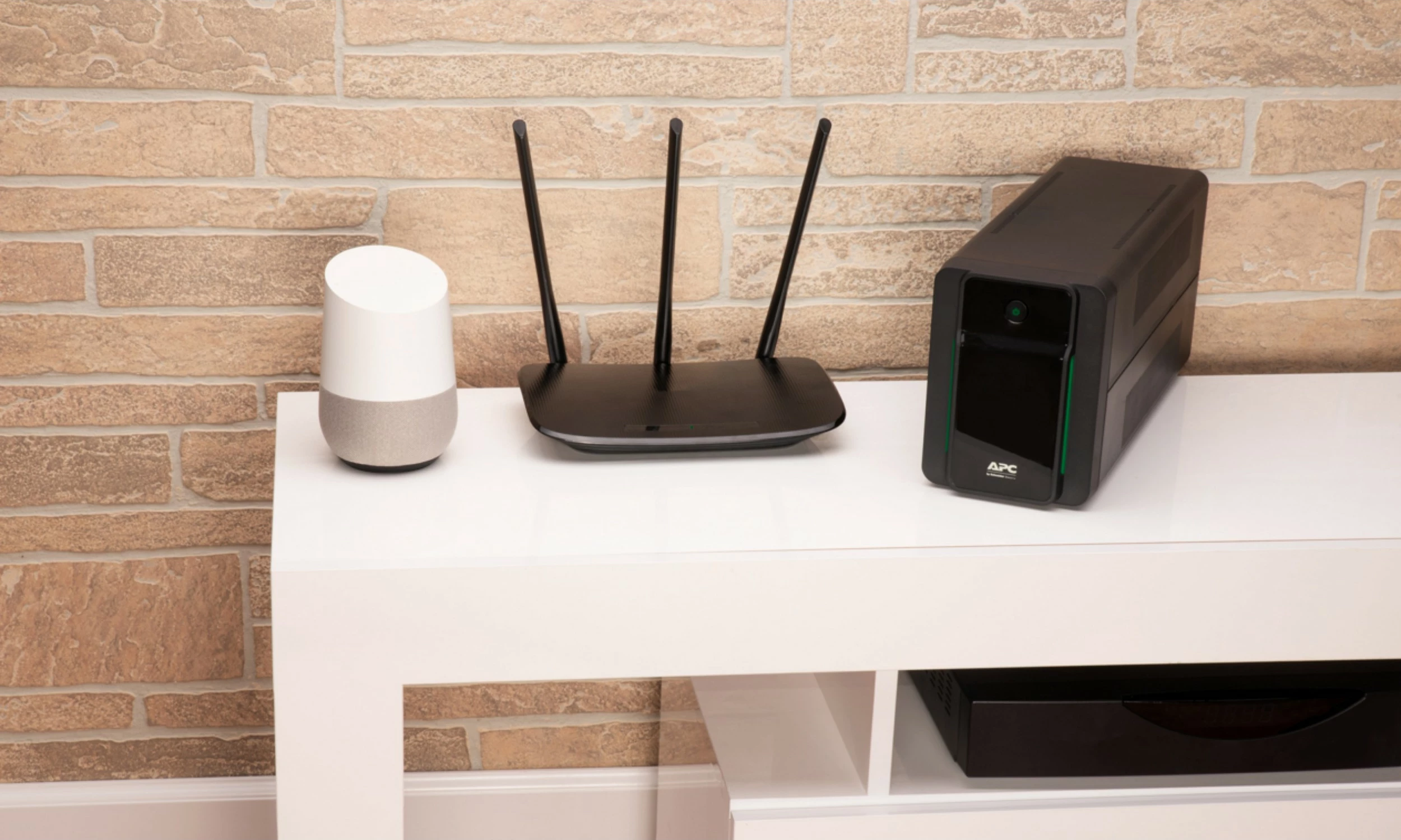 Naprava UPS Line-Interactive 0,95 kVA, 520 W APC BX950MI-GR