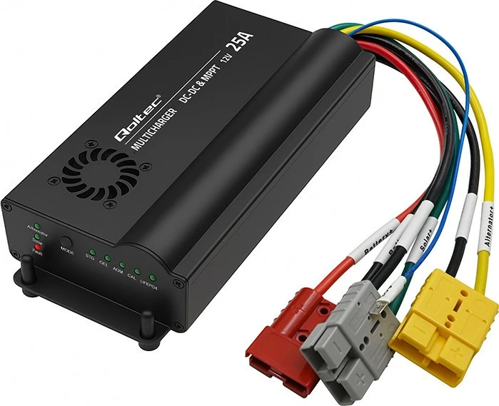 Polnilec DC-DC Qoltec 51920, 12 V, 25 A, z MPPT, črn